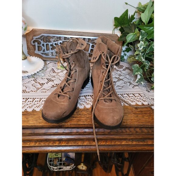 St John's Bay Taupe Lace Up Hiking Boot Memory Foam 8.5 Grunge Prairie Western - Picture 3 of 7
